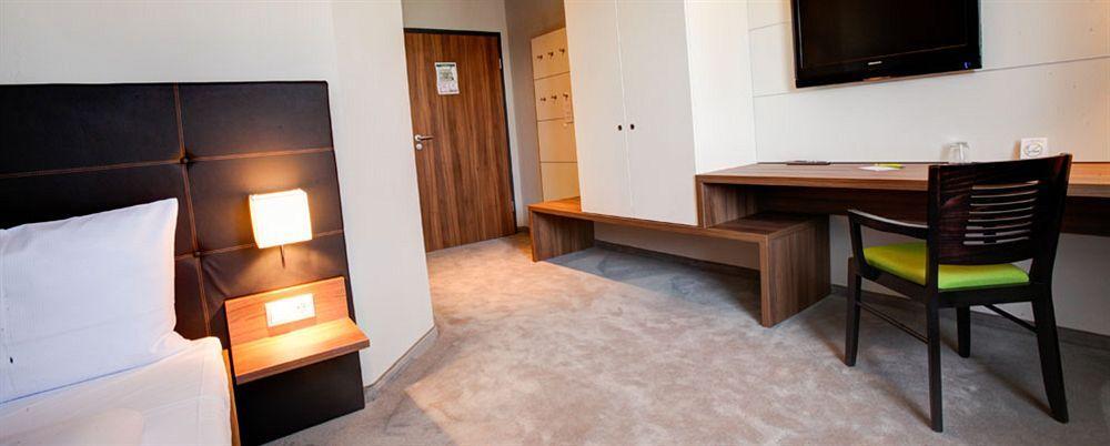 Riku Hotel Neu-Ulm Kültér fotó